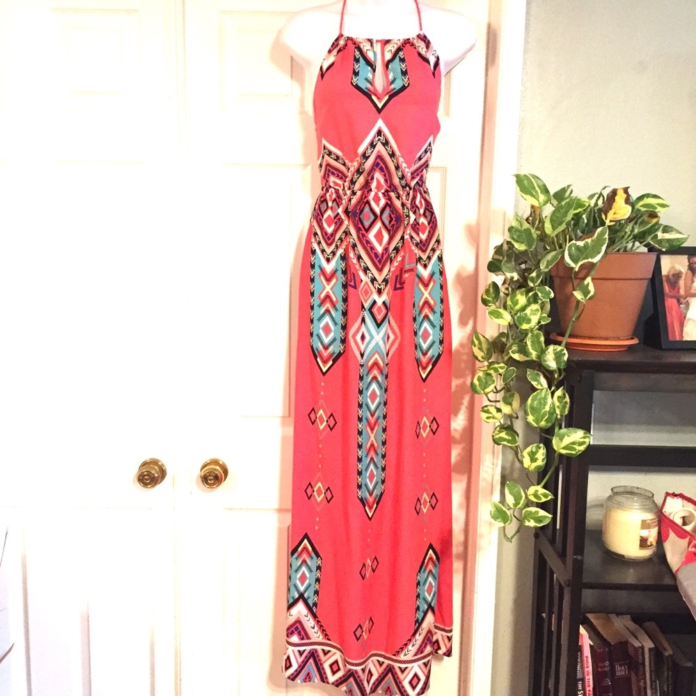 NO BOUNDARIES AZTEC HALTER DRESS SIZE M